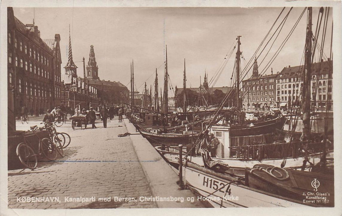 Kobenhavn Kanalparti Med Borsen Christiansborg Og Holmes Kirke
