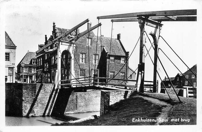 Enkhuizen Spui met brug
