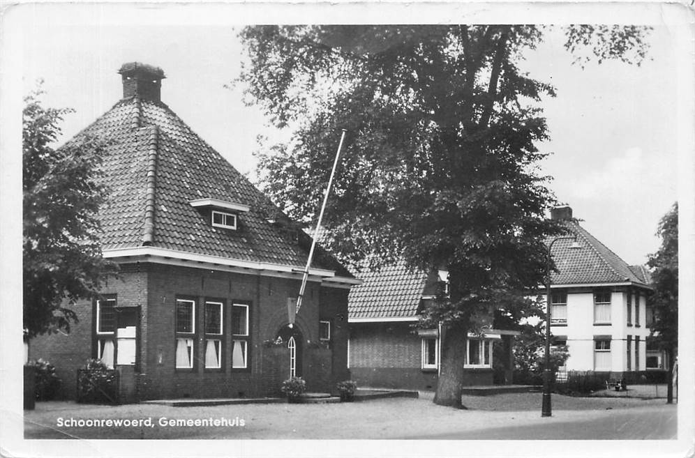 Schoonrewoerd Gemeentehuis