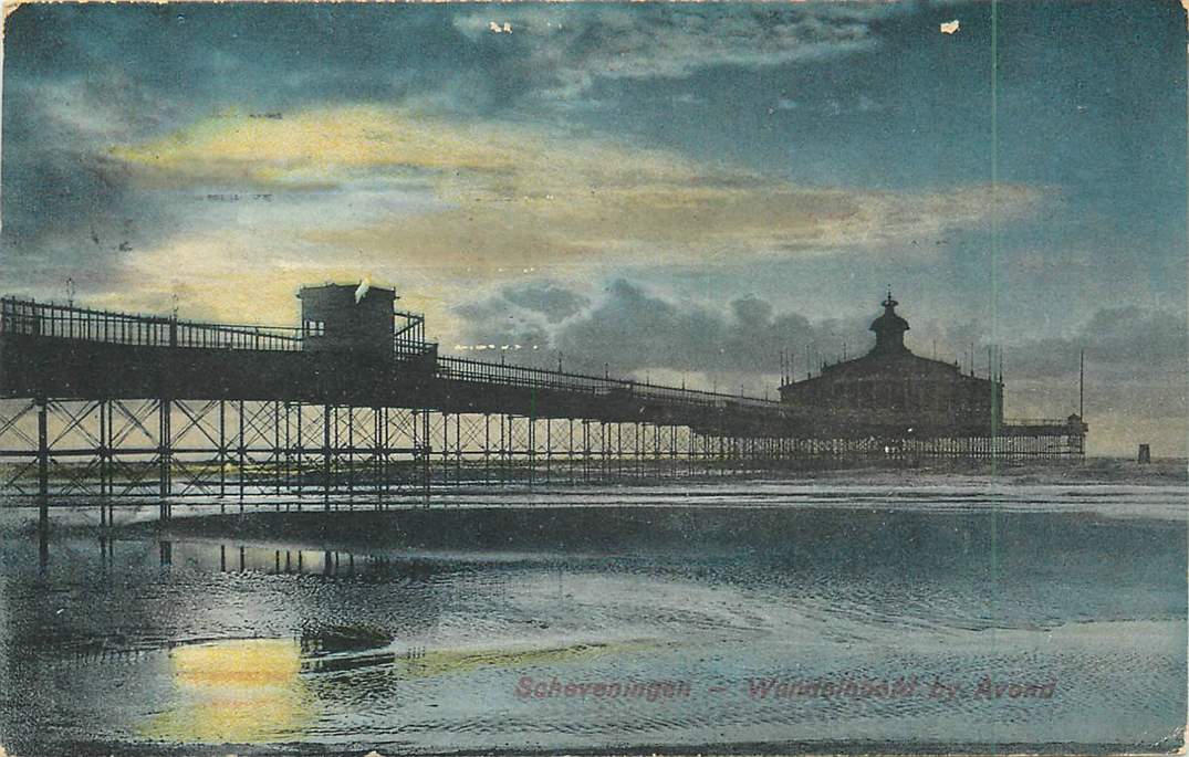 Scheveningen Wandelhoofd by Avond