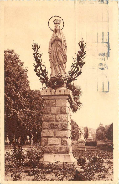 Lourdes La Vierge Couronnee