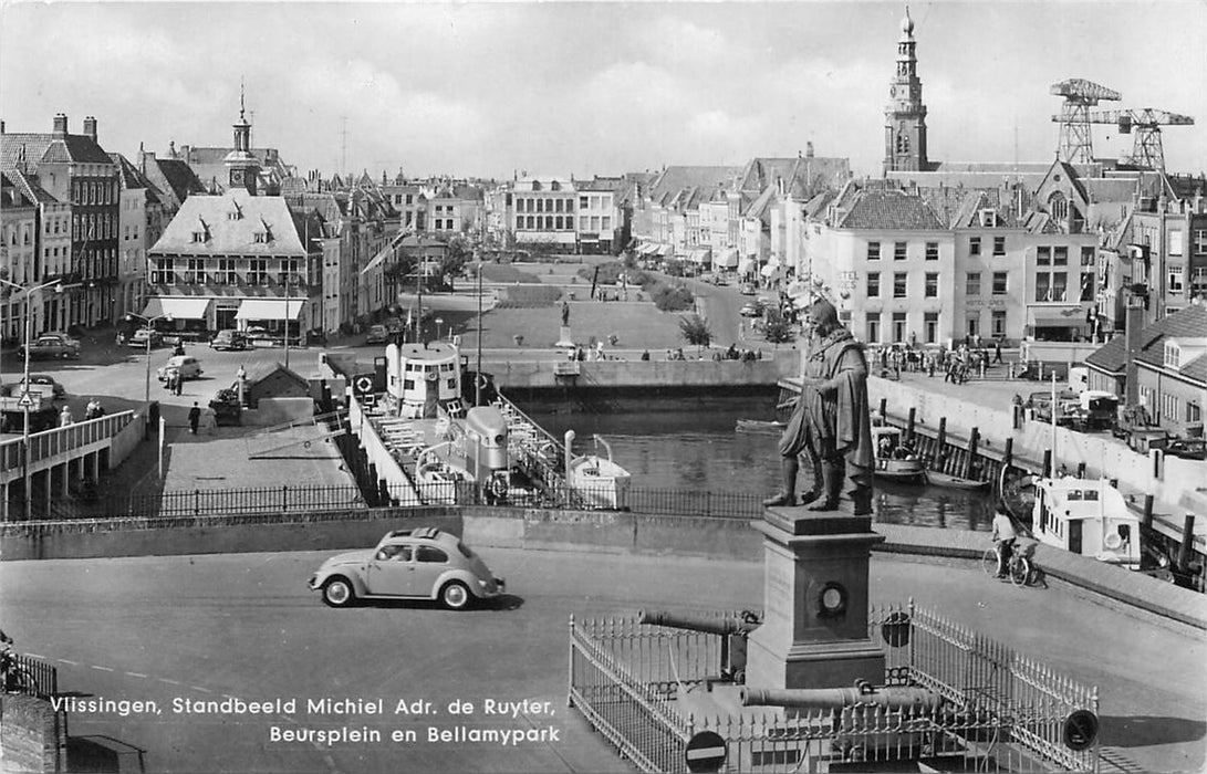 Vlissingen  Standbeeld de Ruyter