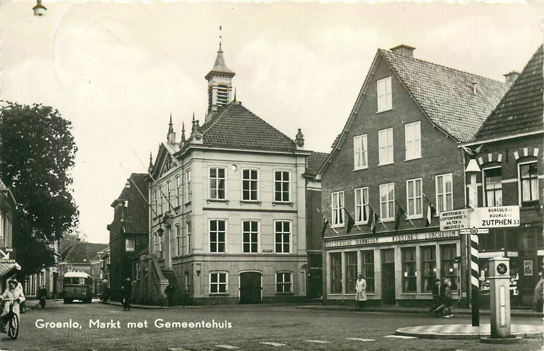 Groenlo Markt met Gemeentehuis