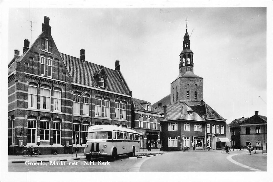 Groenlo Markt met NH Kerk