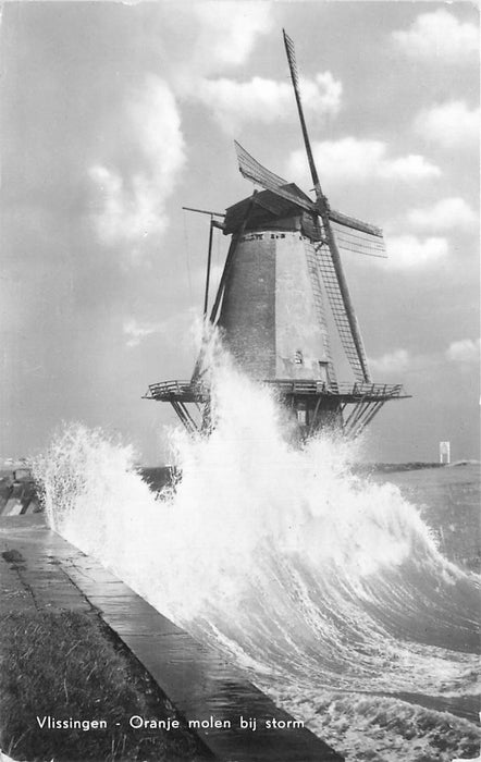 Vlissingen  Oranje Molen bij storm