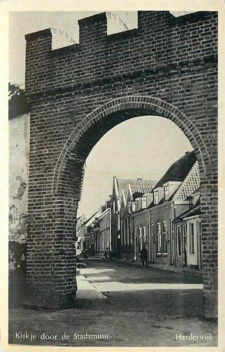 Harderwijk Kijkje door de Stadsmuur