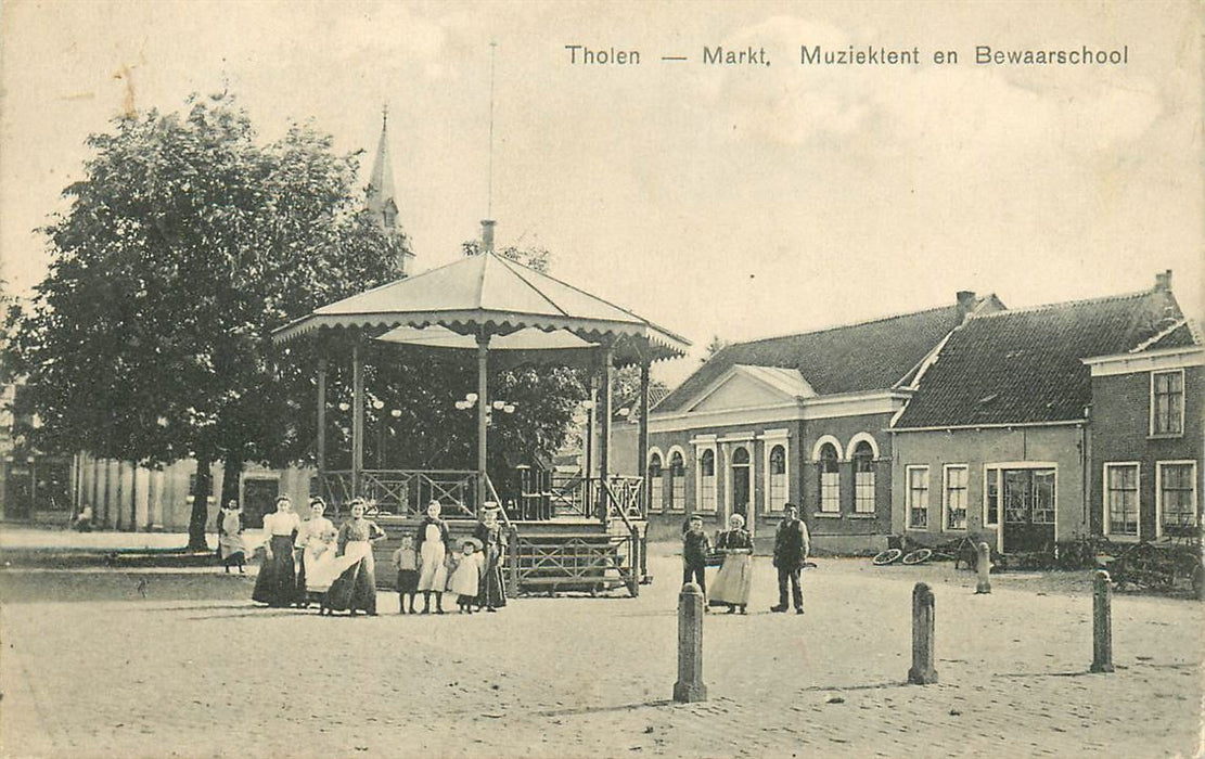 Tholen Markt Muziektent Bewaarschool