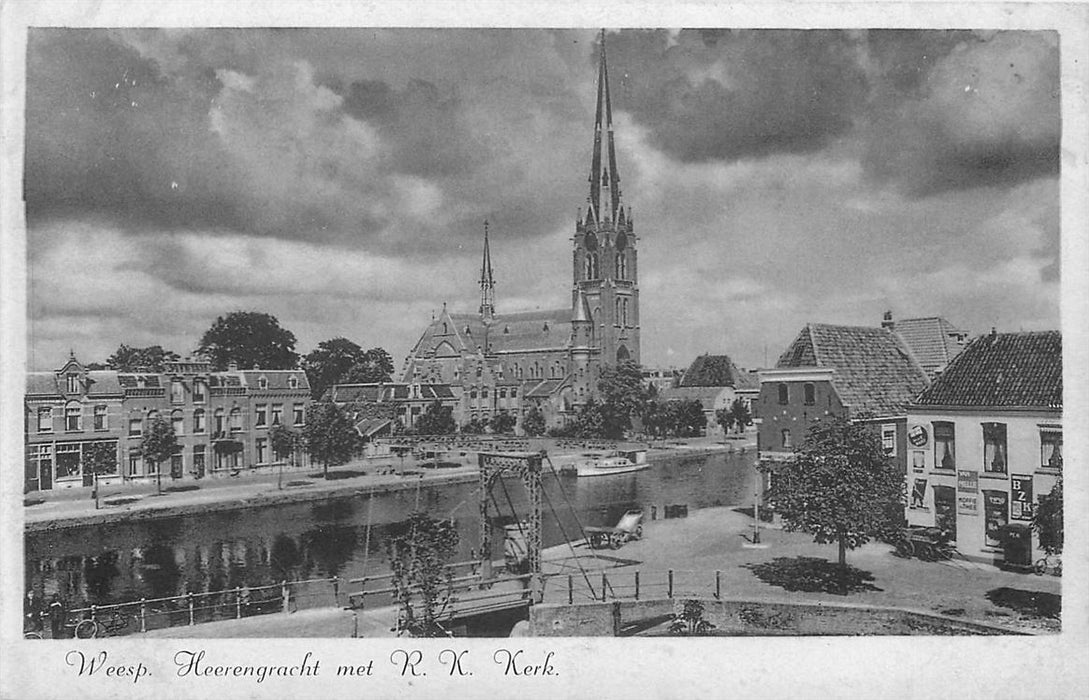 Weesp Heerengracht met RK Kerk