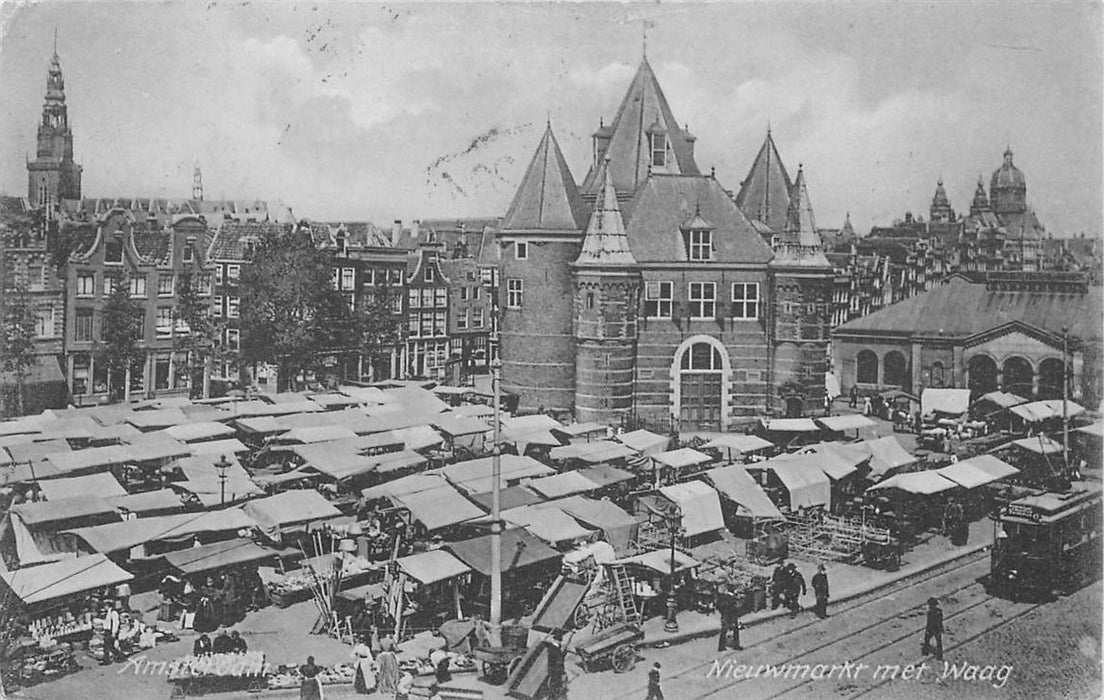 Amsterdam Nieuwmarkt met Waag