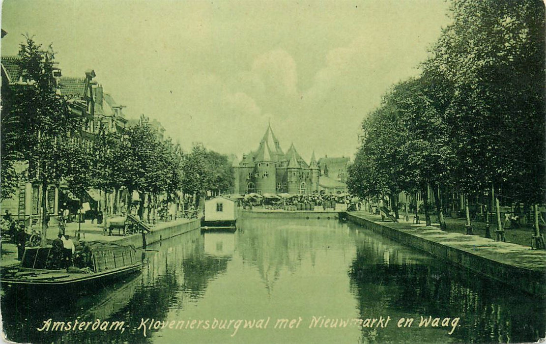 Amsterdam Kloveniersburgwal met Nieuwmarkt en Waag