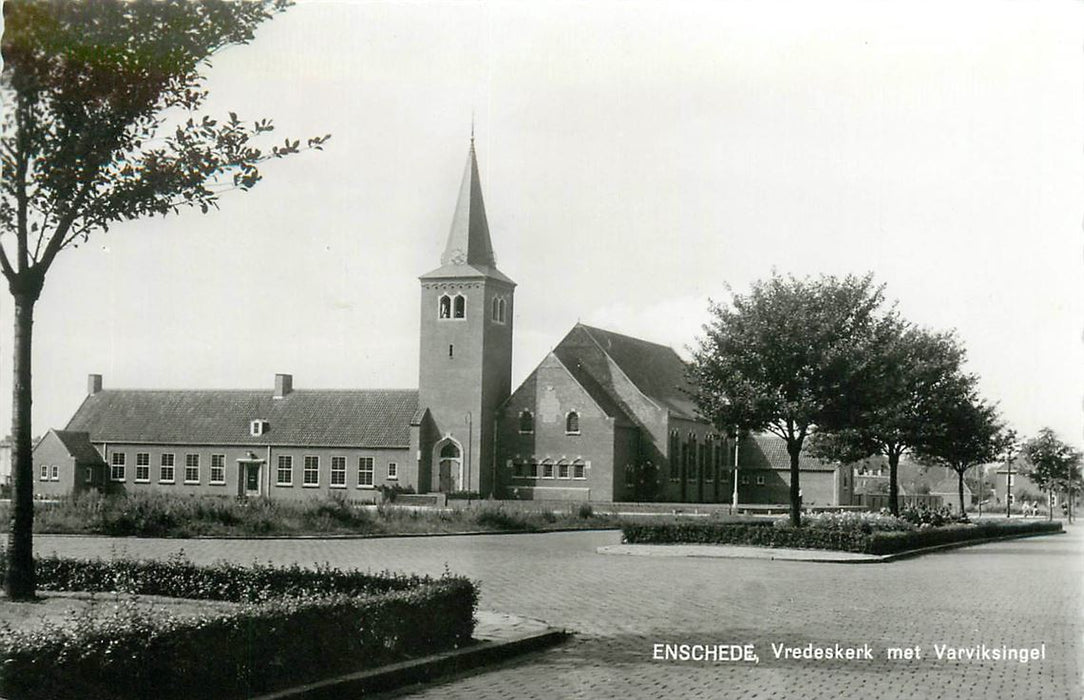 Enschede Vredeskerk met Varviksingel