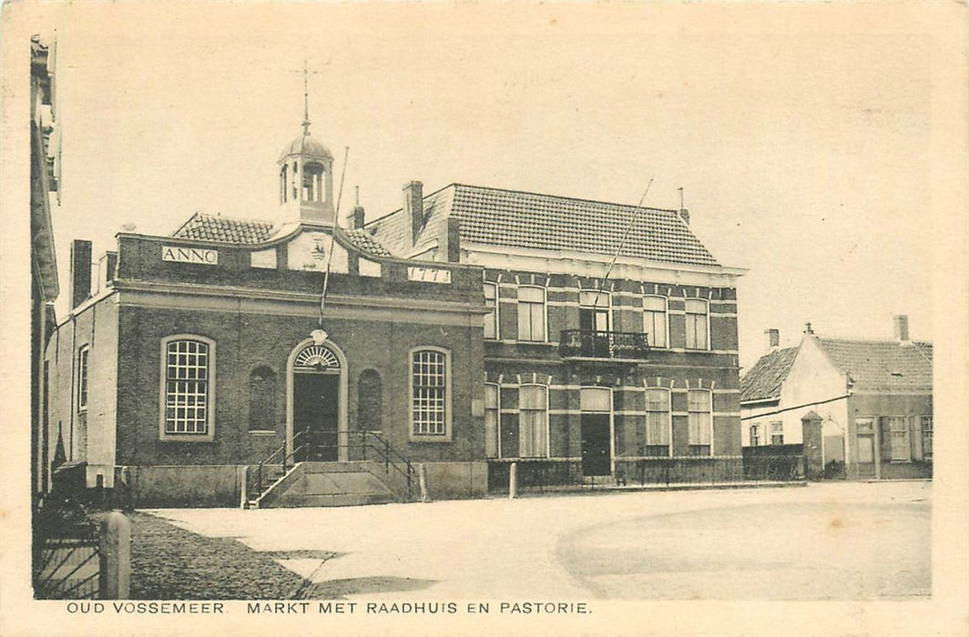 Oud Vossemeer Markt met Raadhuis en Pastorie