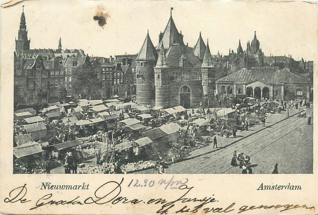 Amsterdam Nieuwmarkt met Waag