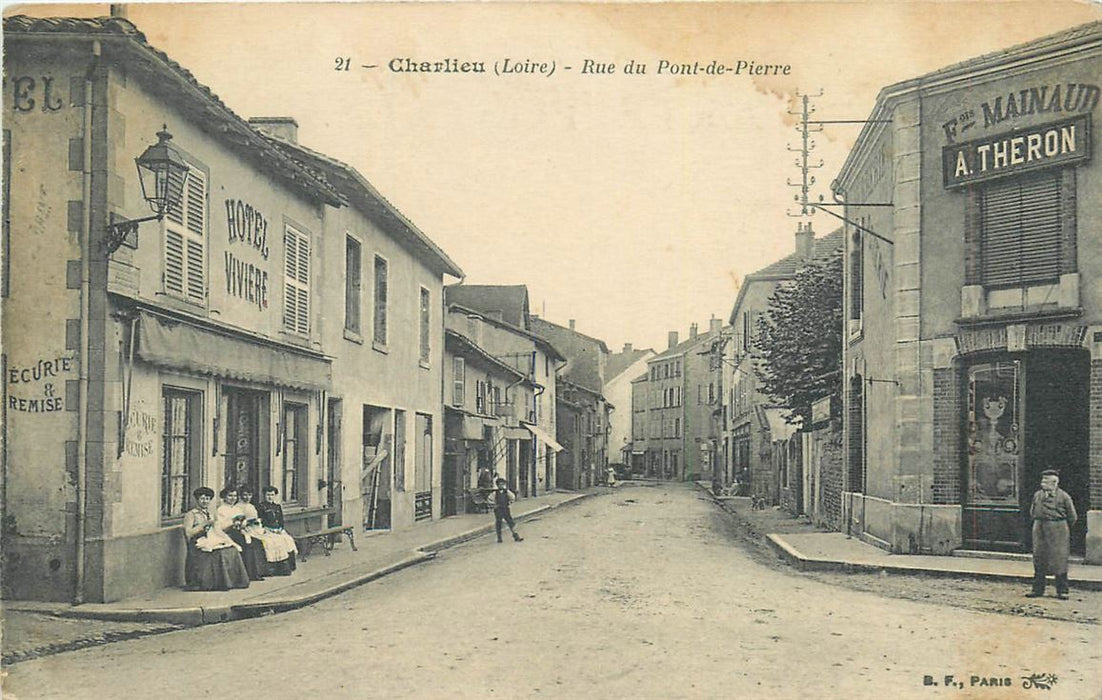 Charlieu (Loire) Rue du Pont de Pierre