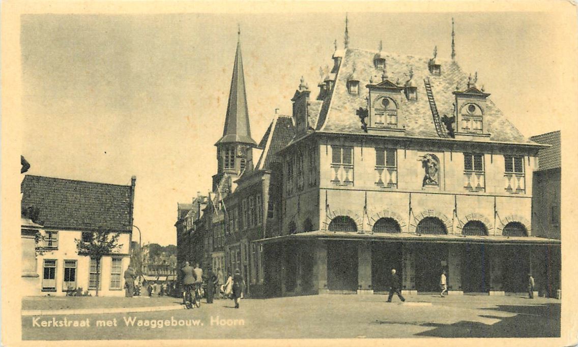 Hoorn Kerkstraat met Waaggebouw