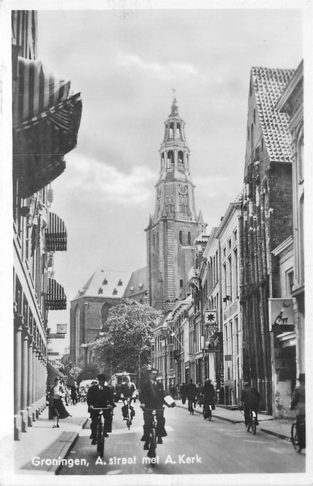 Groningen A Straat met A Kerk