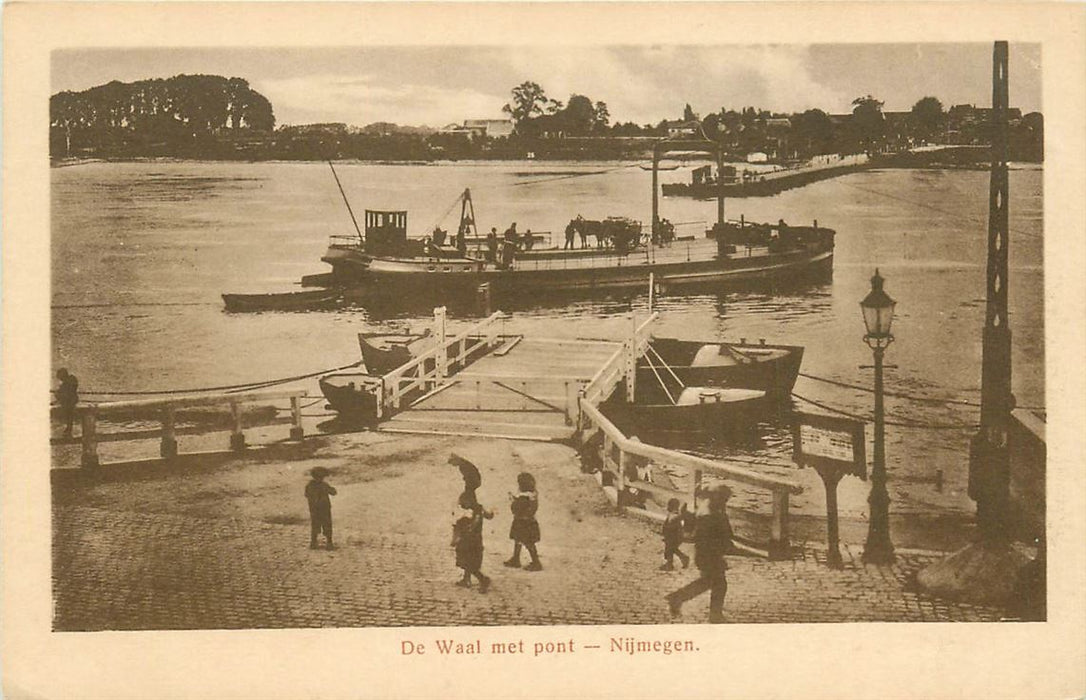 Nijmegen De Waal met Pont