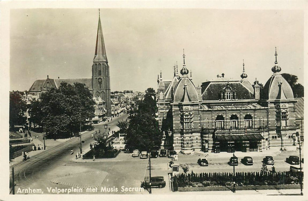 Arnhem Velperplein met Musis Sacrum