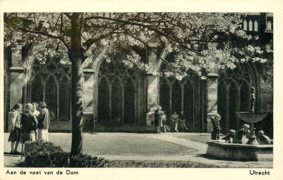 Utrecht Aan de voet van de Dom