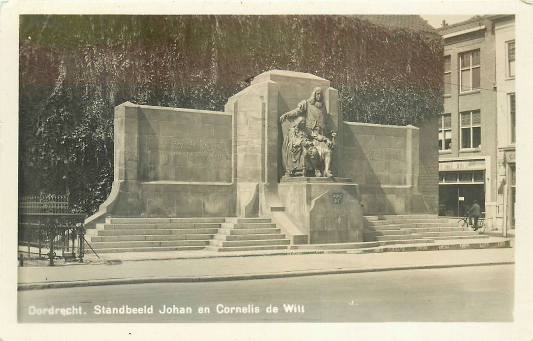 Dordrecht Standbeeld De Witt