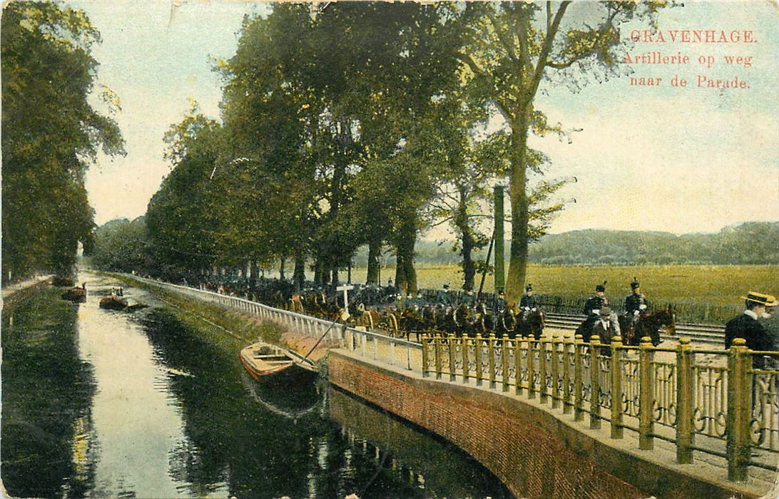 Den Haag Artillerie op weg naar de Parade