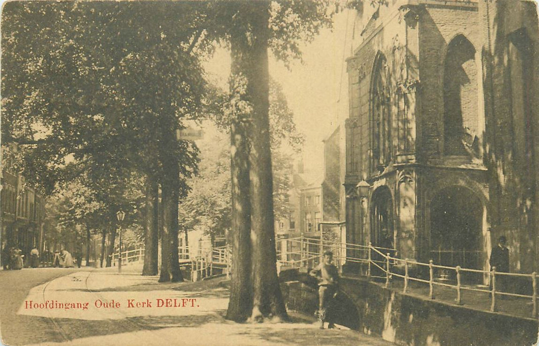 Delft Hoofdingang Oude Kerk