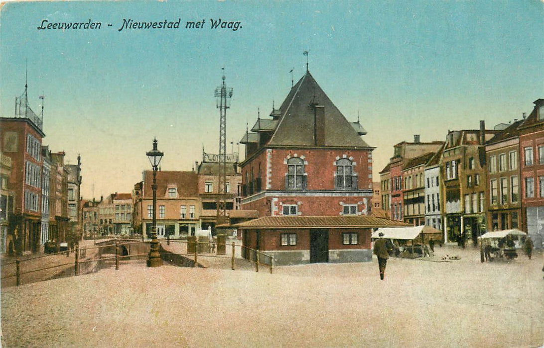 Leeuwarden Nieuwestad met Waag