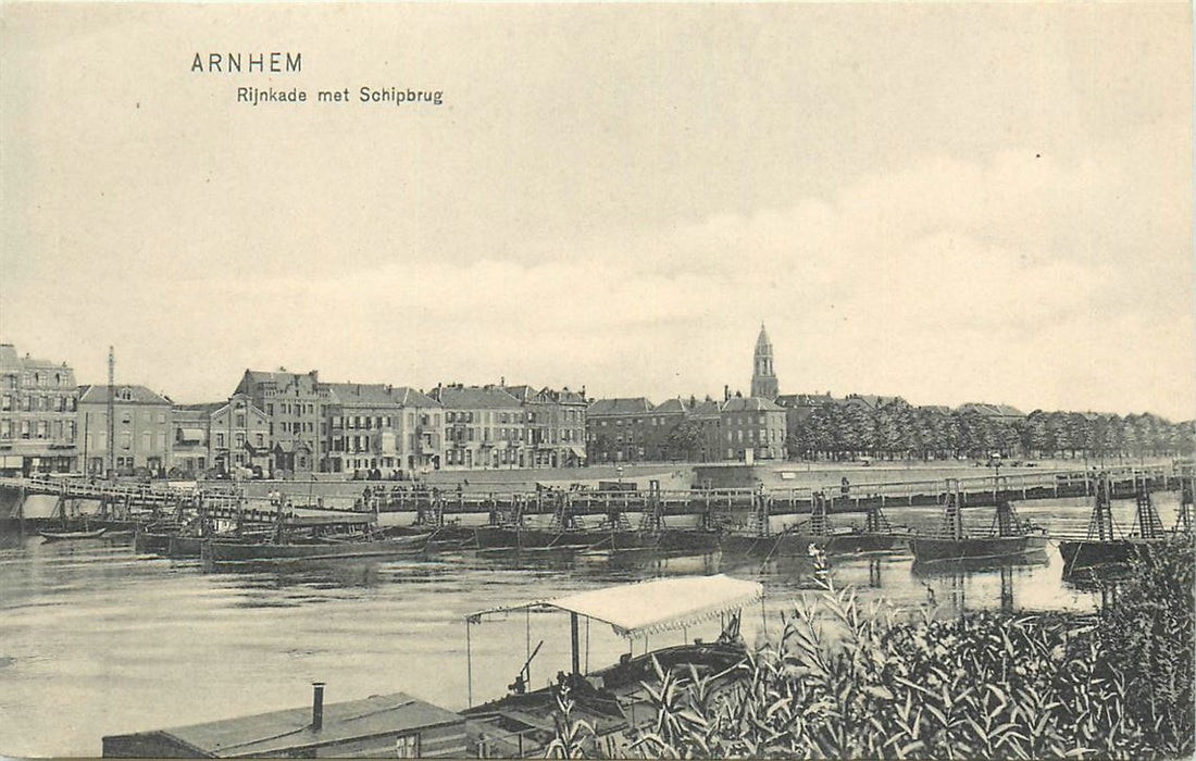 Arnhem Rijnkade met Schipbrug