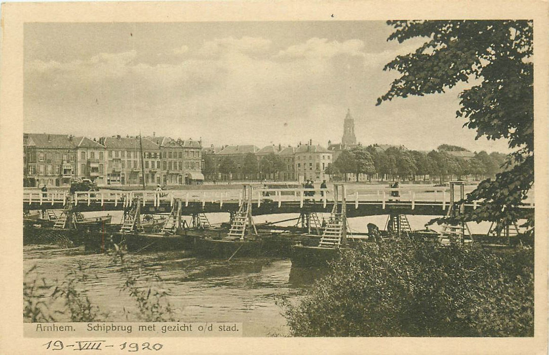 Arnhem Schipbrug met gezicht od stad