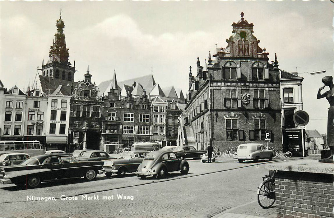 Nijmegen Grote Markt met Waag