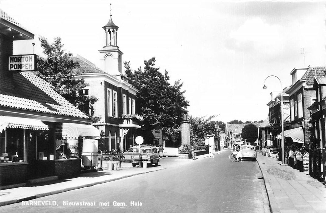 Barneveld Nieuwstraat met gem Huis