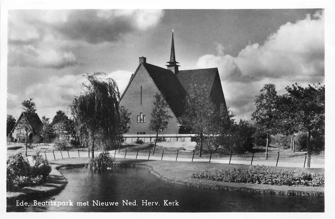 Ede Beatrixpark met Nieuwe Kerk