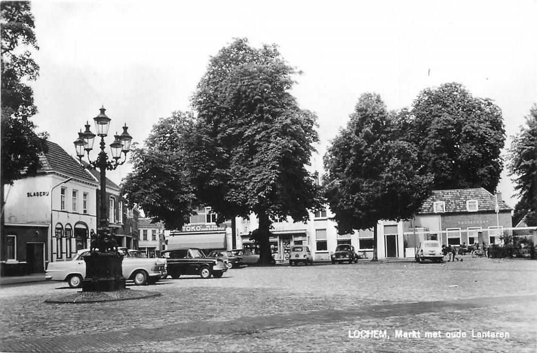 Lochem Markt met oude Lantaren