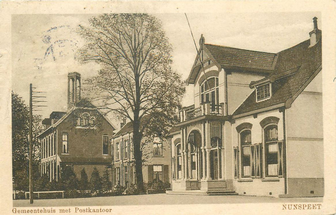 Nunspeet Gemeentehuis met Postkantoor