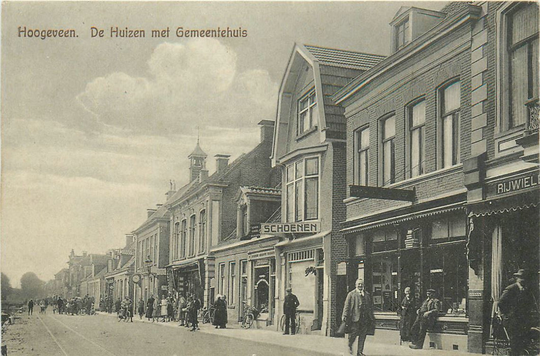 Hoogeveen De Huizen met Gemeentehuis