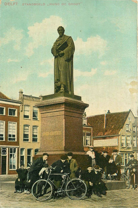 Delft Standbeeld Hugo de Groot