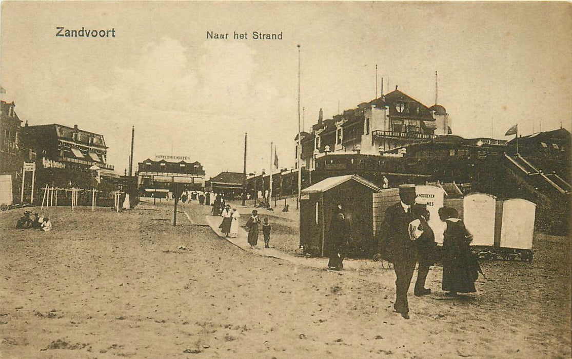 Zandvoort Naar het Strand