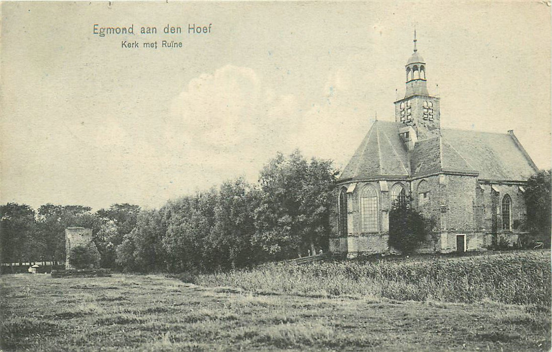 Egmond aan de Hoef Kerk met Ruine