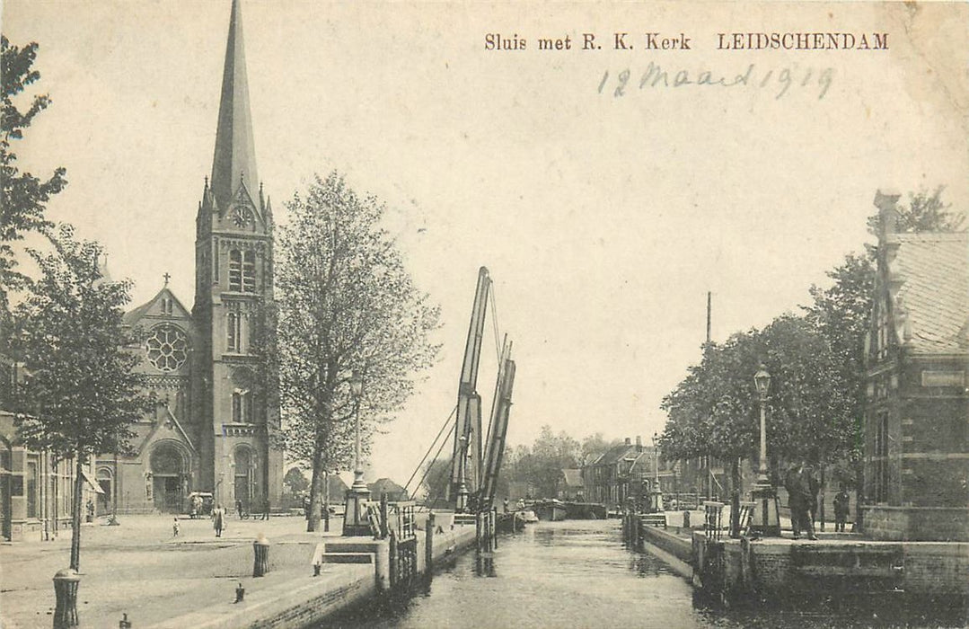 Leidschendam Sluis met RK Kerk