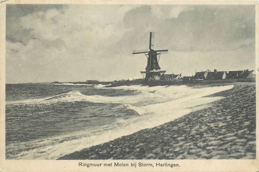 Harlingen Ringmuur met Molen