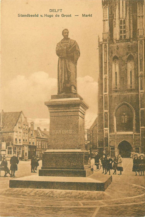 Delft Standbeeld Hugo de Groot