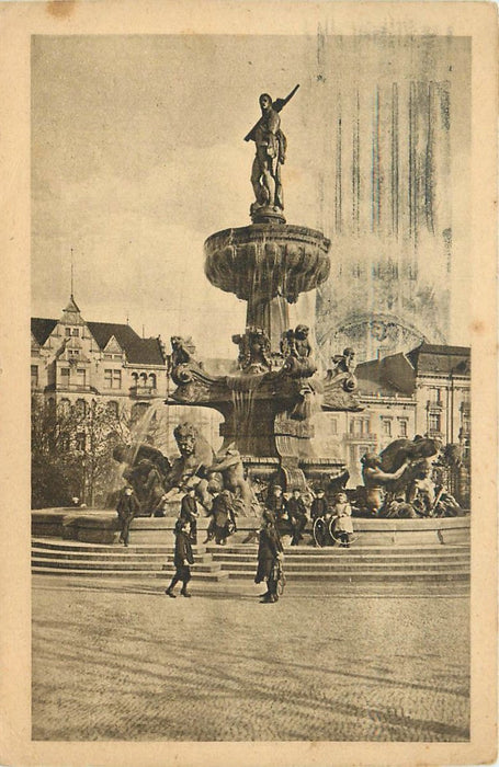 Berlin Herkules Brunnen