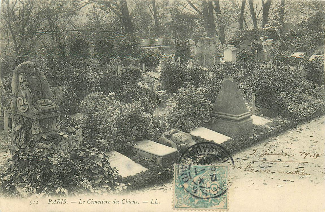 Paris Cimetiere des Chiens