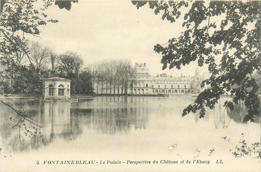 Fontainebleau Palais