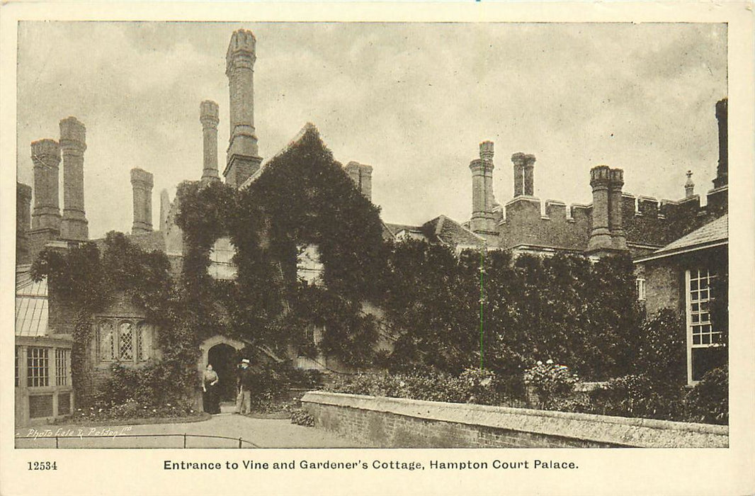 London Hampton Court Palace