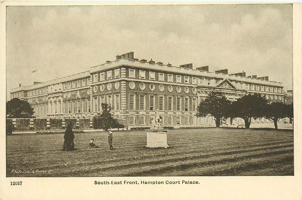 London Hampton Court Palace