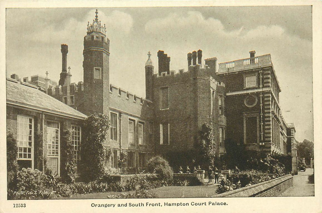 London Hampton Court Palace