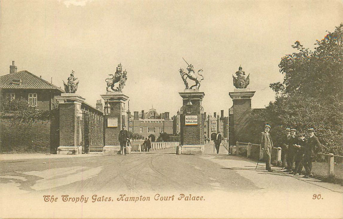 London Hampton Court Palace