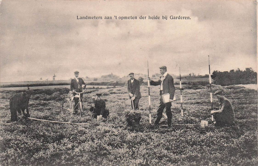 Landmeters Aan 'T Opmeten Der Heide Bij Garderen