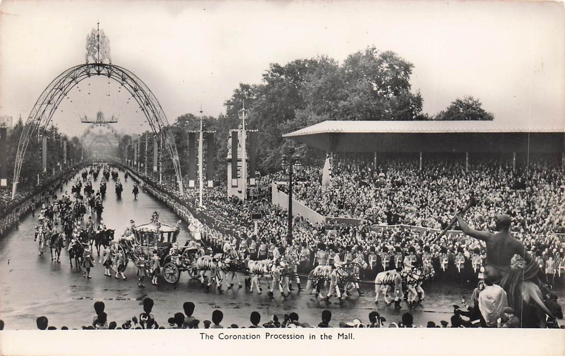 London The Coronation Procession In The Mall